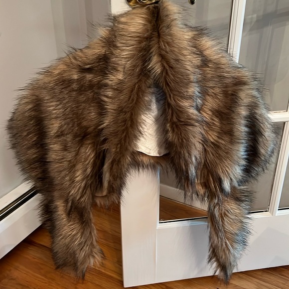 Faux Fur Wrap - Picture 2 of 2